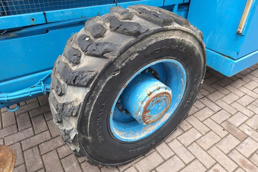 Scissor lift Holland Lift Megastar G300 Diesel, 4x4x4 Drive, 33.5m Working H: picture 14 Scissor lift Holland Lift Megastar G300 Diesel, 4x4x4 Drive, 33.5m Working H: picture 14