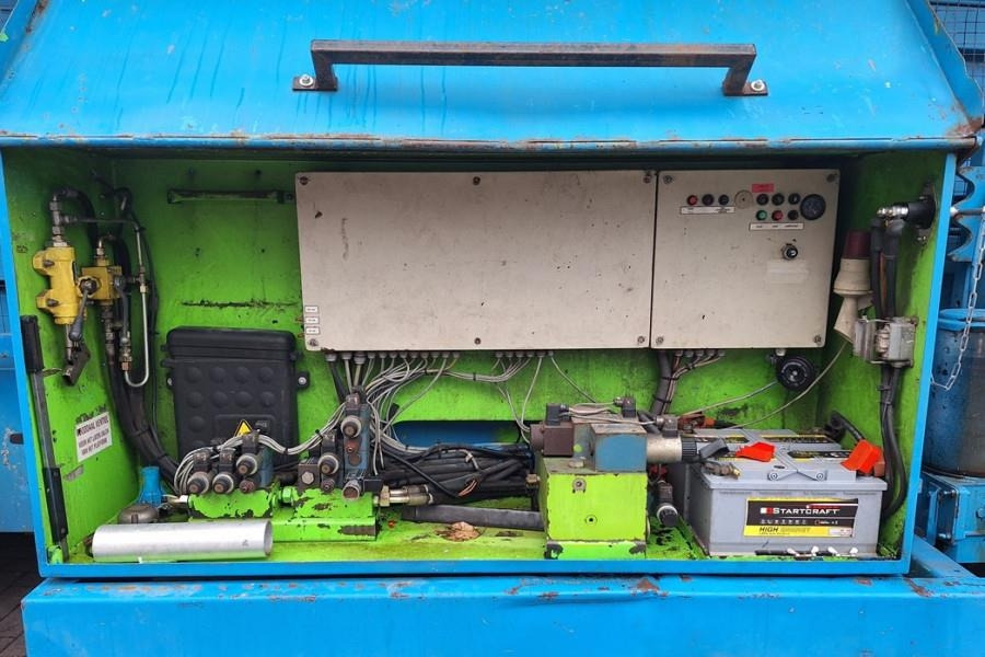 Scissor lift Holland Lift Megastar G300 Diesel, 4x4x4 Drive, 33.5m Working H: picture 15 Scissor lift Holland Lift Megastar G300 Diesel, 4x4x4 Drive, 33.5m Working H: picture 15