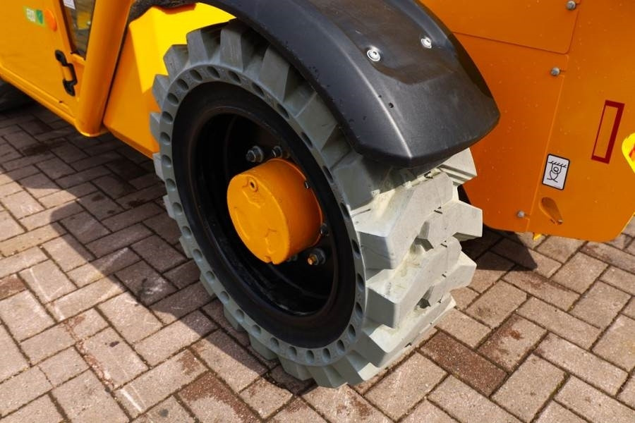 Telescopic handler JCB 525-60E Guarantee! Fully Electric, 2500kg Capacity: picture 18