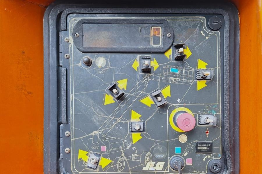 JLG 1350SJP Diesel, 4x4x4 Drive 43.3m Working Height, - Articulated boom lift: picture 4 JLG 1350SJP Diesel, 4x4x4 Drive 43.3m Working Height, - Articulated boom lift: picture 4