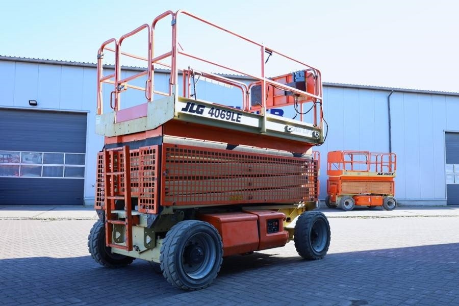 JLG 4069LE Electric, 14.2m Working Height, 360kg Capac - Scissor lift: picture 2 JLG 4069LE Electric, 14.2m Working Height, 360kg Capac - Scissor lift: picture 2