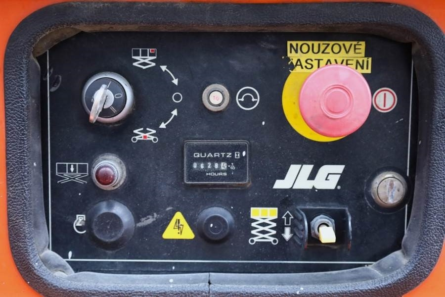 JLG 4069LE Electric, 14.2m Working Height, 360kg Capac - Scissor lift: picture 4 JLG 4069LE Electric, 14.2m Working Height, 360kg Capac - Scissor lift: picture 4