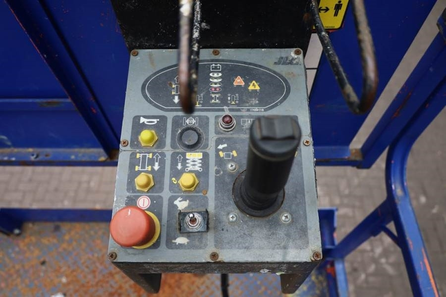 JLG 4069LE Electric, 14.2m Working Height, 360kg Capac - Scissor lift: picture 5 JLG 4069LE Electric, 14.2m Working Height, 360kg Capac - Scissor lift: picture 5