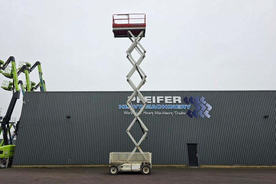 JLG 4069LE Electric, 14.2m Working Height, 360kg Capac - Scissor lift: picture 4 JLG 4069LE Electric, 14.2m Working Height, 360kg Capac - Scissor lift: picture 4
