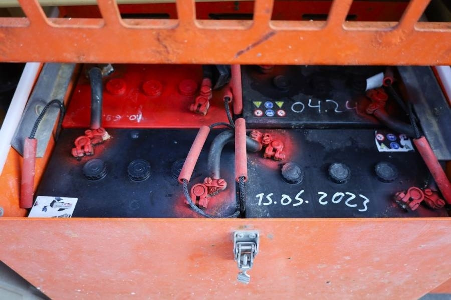 JLG 4069LE Electric, 14.2m Working Height, 360kg Capac - Scissor lift: picture 5 JLG 4069LE Electric, 14.2m Working Height, 360kg Capac - Scissor lift: picture 5