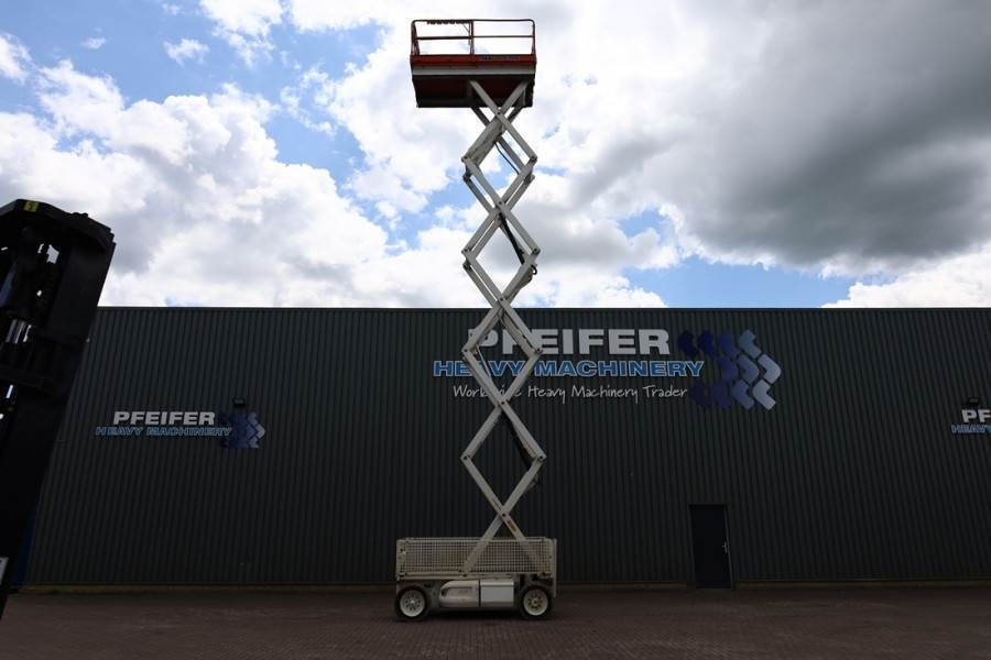 JLG 4069LE Electric, 14.2m Working Height, 360kg Capac - Scissor lift: picture 3 JLG 4069LE Electric, 14.2m Working Height, 360kg Capac - Scissor lift: picture 3