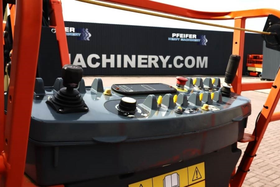 JLG EC520AJ Electric, 18m Working Height, 10.65m Reach - Articulated boom lift: picture 3 JLG EC520AJ Electric, 18m Working Height, 10.65m Reach - Articulated boom lift: picture 3