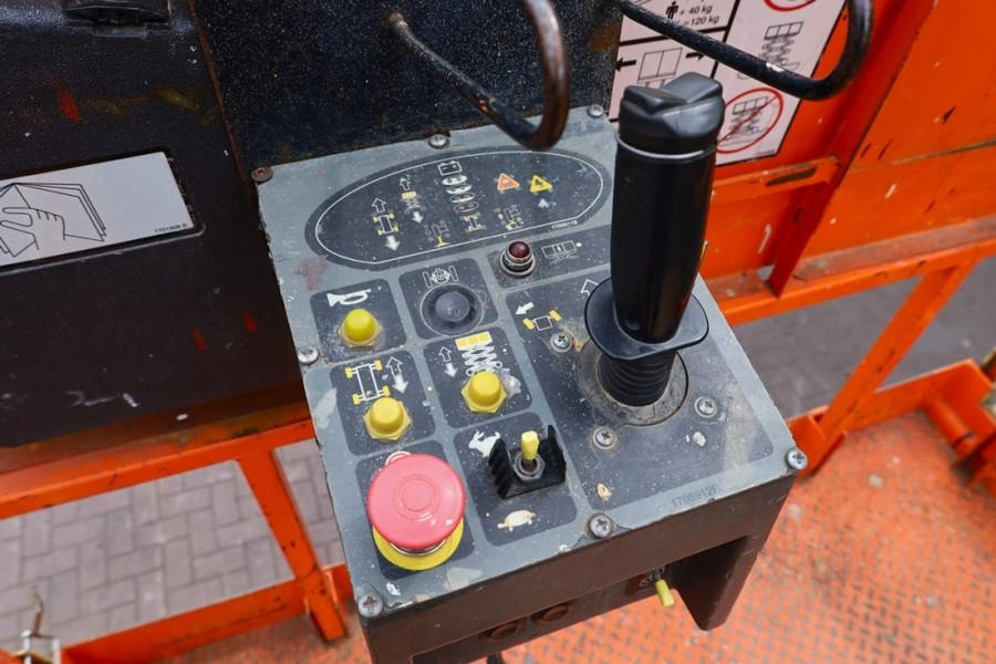 JLG M4069 Hybrid, 14.2m Working Height, 360kg Capacity - Scissor lift: picture 4 JLG M4069 Hybrid, 14.2m Working Height, 360kg Capacity - Scissor lift: picture 4