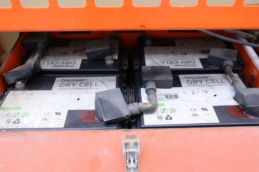 JLG M4069 Hybrid, 14.2m Working Height, 360kg Capacity - Scissor lift: picture 5 JLG M4069 Hybrid, 14.2m Working Height, 360kg Capacity - Scissor lift: picture 5