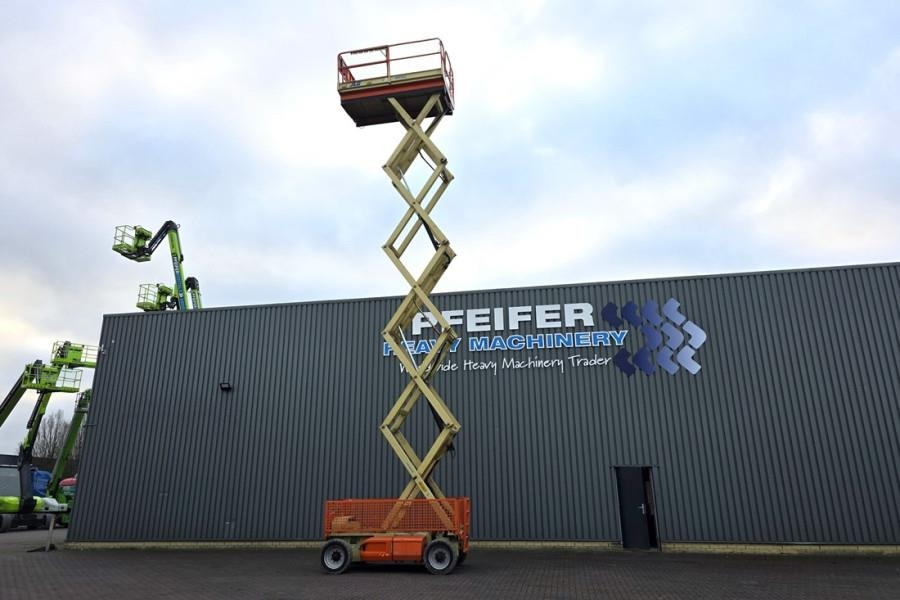 JLG M4069 Hybrid, 14.2m Working Height, 360kg Capacity - Scissor lift: picture 3 JLG M4069 Hybrid, 14.2m Working Height, 360kg Capacity - Scissor lift: picture 3