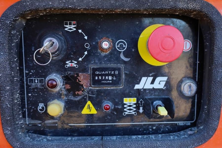 JLG M4069 Hybrid, 14.2m Working Height, 360kg Capacity - Scissor lift: picture 4 JLG M4069 Hybrid, 14.2m Working Height, 360kg Capacity - Scissor lift: picture 4