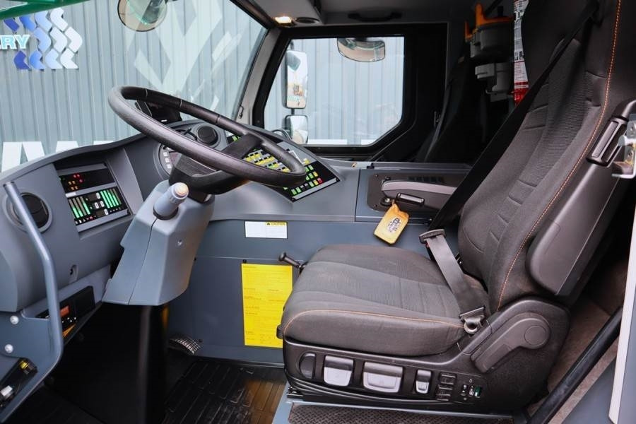 Liebherr LTM1050-3.1 6x6x6 Drive, VarioBase, 50t Capacity, - All terrain crane: picture 4 Liebherr LTM1050-3.1 6x6x6 Drive, VarioBase, 50t Capacity, - All terrain crane: picture 4