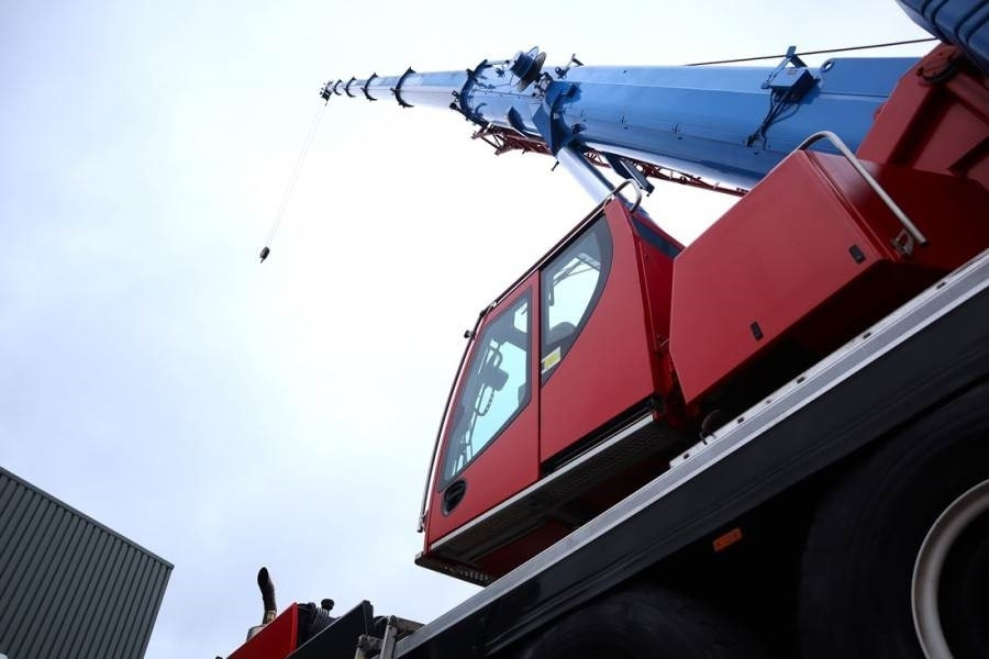 Liebherr LTM1070-4.2 Dutch Vehicle Registration, Valid Insp - All terrain crane: picture 3 Liebherr LTM1070-4.2 Dutch Vehicle Registration, Valid Insp - All terrain crane: picture 3