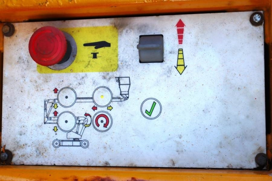 Snorkel A38E Electric, 13.5m Working Height, 6.1m Reach, 2 - Articulated boom lift: picture 4 Snorkel A38E Electric, 13.5m Working Height, 6.1m Reach, 2 - Articulated boom lift: picture 4