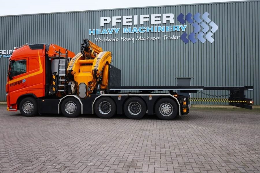 Volvo FH12 With Cormach 135t/m Crane Volvo FH12 10x4 Wit - All terrain crane: picture 3 Volvo FH12 With Cormach 135t/m Crane Volvo FH12 10x4 Wit - All terrain crane: picture 3