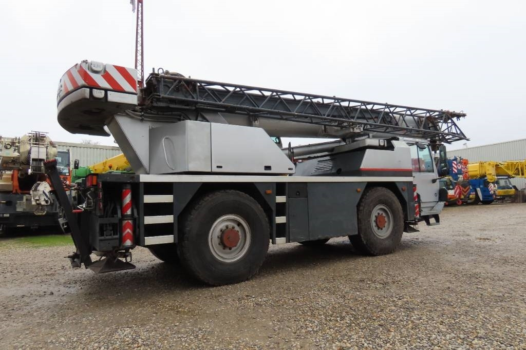 Liebherr LTM 1030/2 - All terrain crane: picture 3 Liebherr LTM 1030/2 - All terrain crane: picture 3
