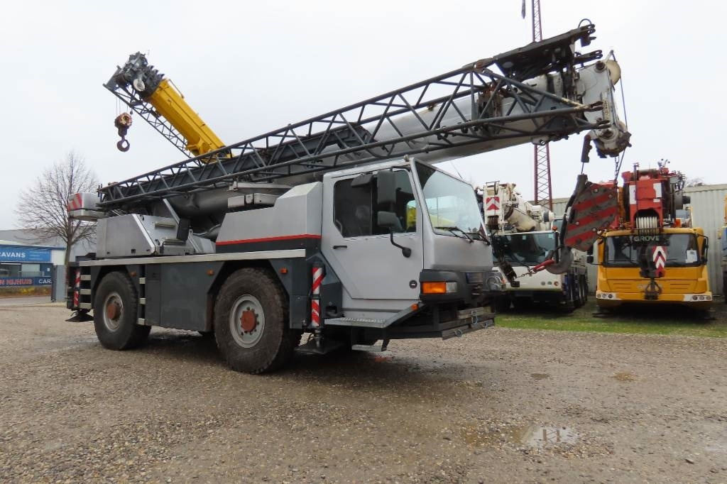 Liebherr LTM 1030/2 - All terrain crane: picture 2 Liebherr LTM 1030/2 - All terrain crane: picture 2
