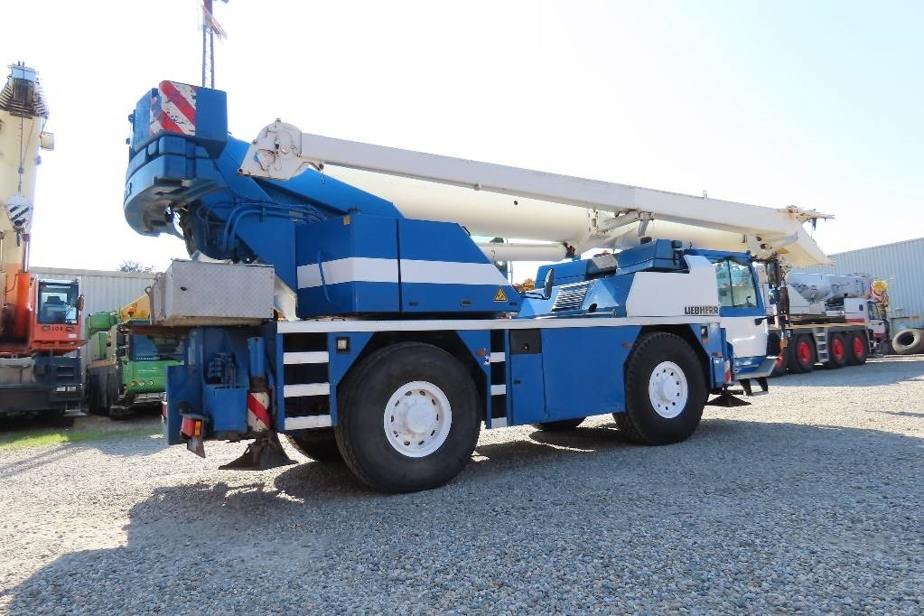 Liebherr LTM 1040-2.1 - All terrain crane: picture 3 Liebherr LTM 1040-2.1 - All terrain crane: picture 3