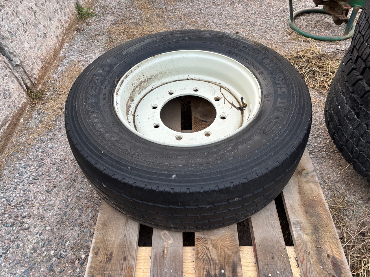 Goodyear 285/70R19,5 - Tire for Agricultural machinery: picture 1 Goodyear 285/70R19,5 - Tire for Agricultural machinery: picture 1