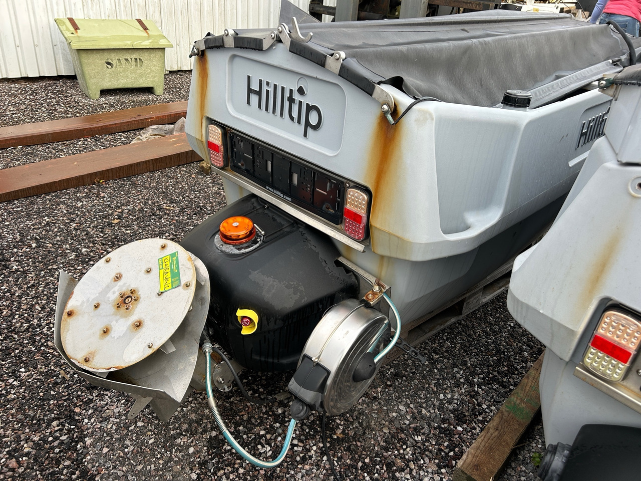 Hilltip Ice striker 850 - Sand/ Salt spreader: picture 1 Hilltip Ice striker 850 - Sand/ Salt spreader: picture 1