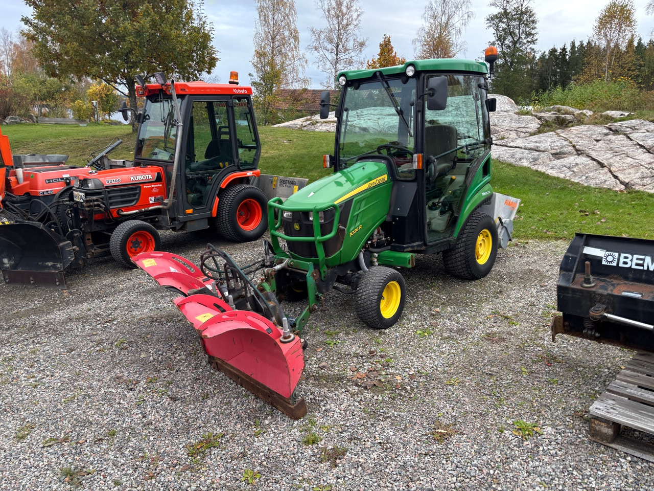 John Deere 1026R - Farm tractor: picture 1 John Deere 1026R - Farm tractor: picture 1