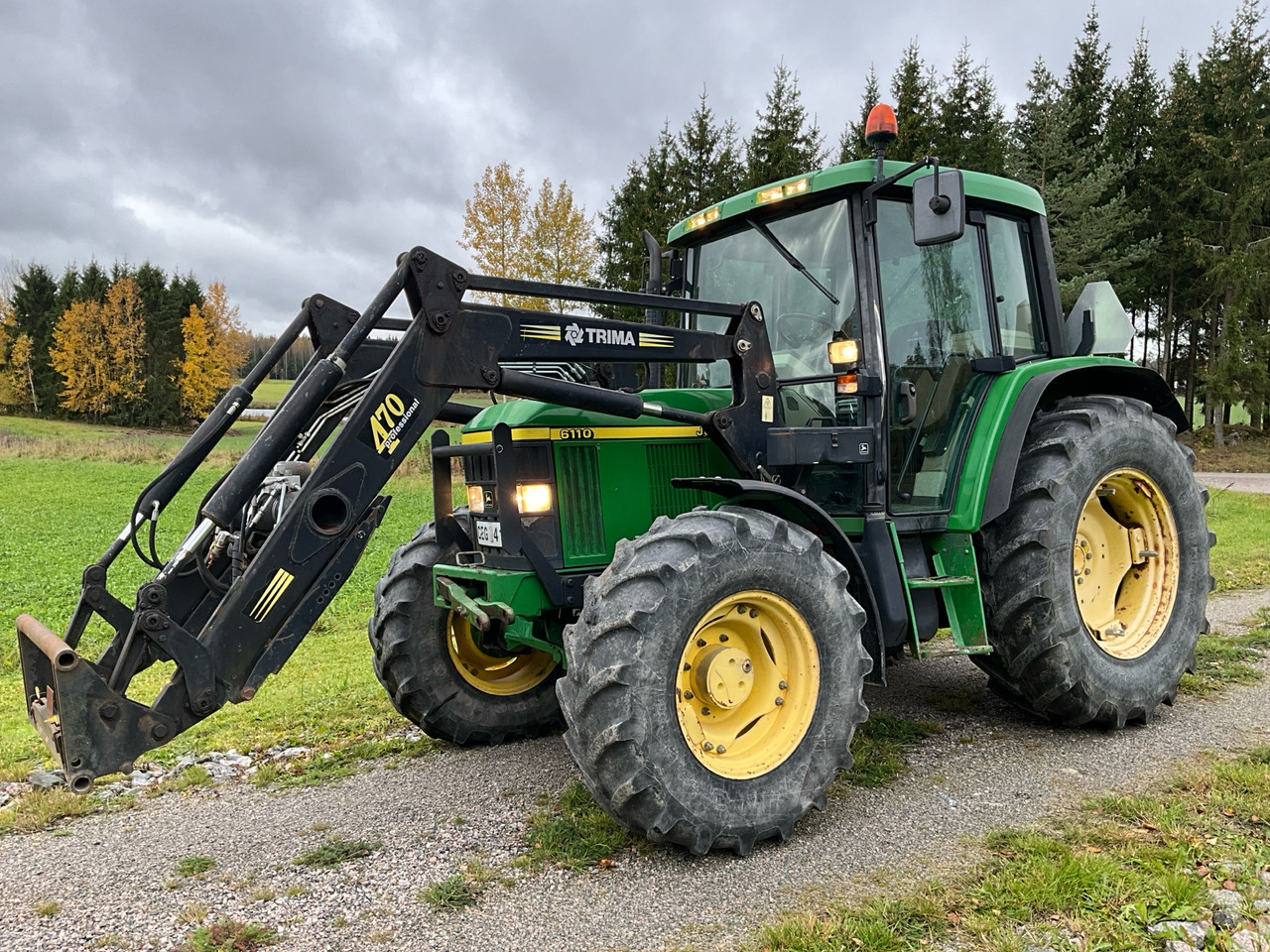 John Deere 6110 - Farm tractor: picture 1 John Deere 6110 - Farm tractor: picture 1