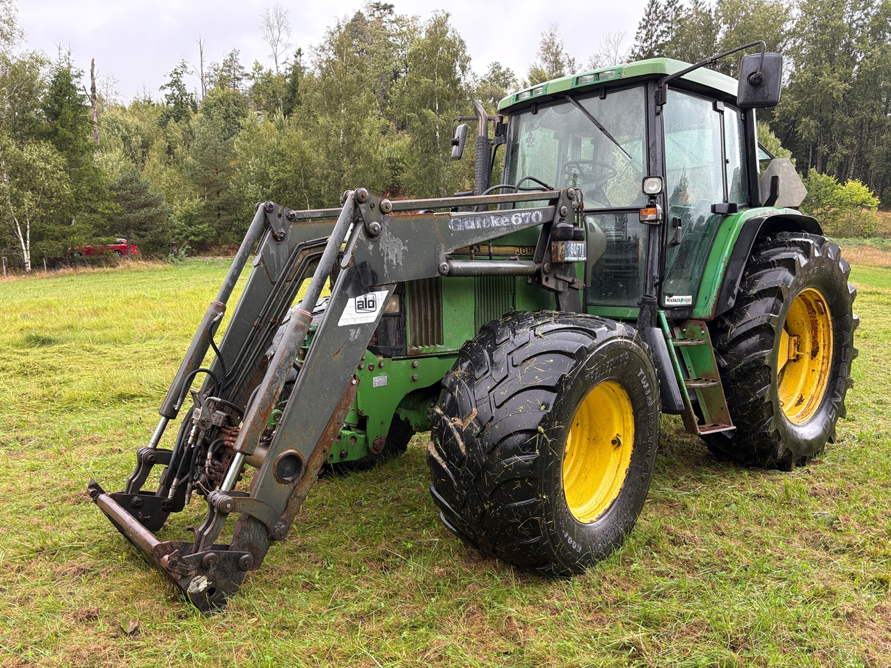 John Deere 6600 - Farm tractor: picture 1 John Deere 6600 - Farm tractor: picture 1
