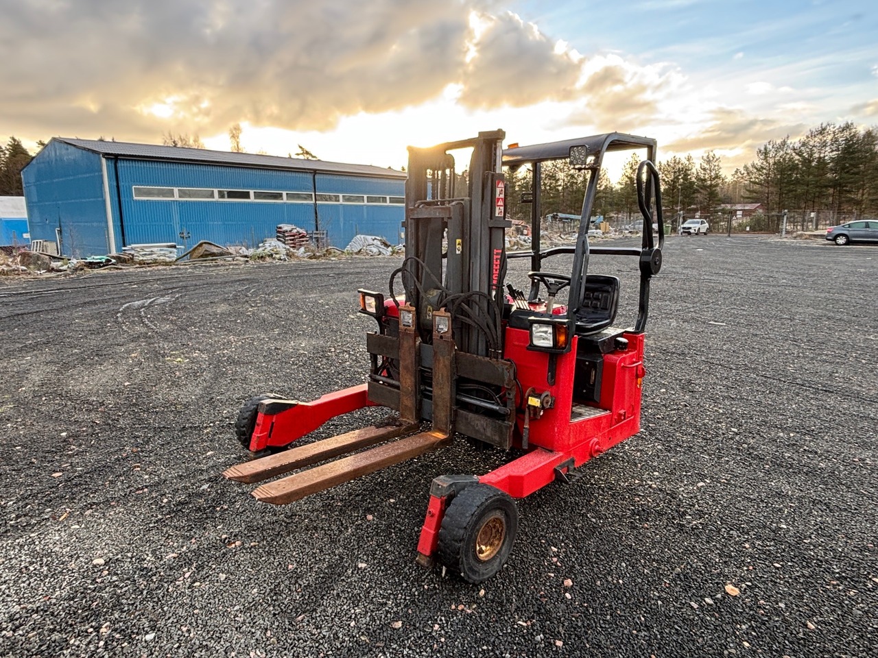 Moffett M4 25.3 PF - Material handling equipment: picture 1 Moffett M4 25.3 PF - Material handling equipment: picture 1