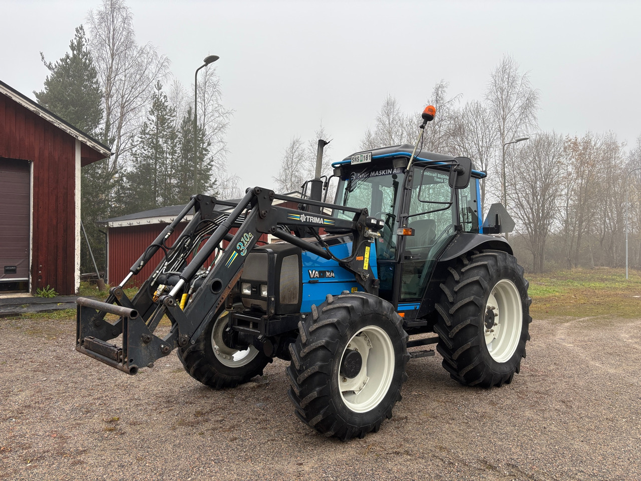 Valtra 700-4 - Farm tractor: picture 1 Valtra 700-4 - Farm tractor: picture 1