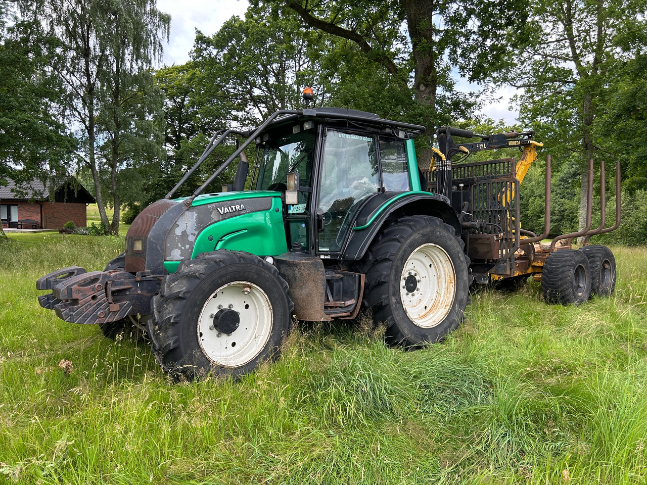 Valtra N121 - Farm tractor: picture 1 Valtra N121 - Farm tractor: picture 1