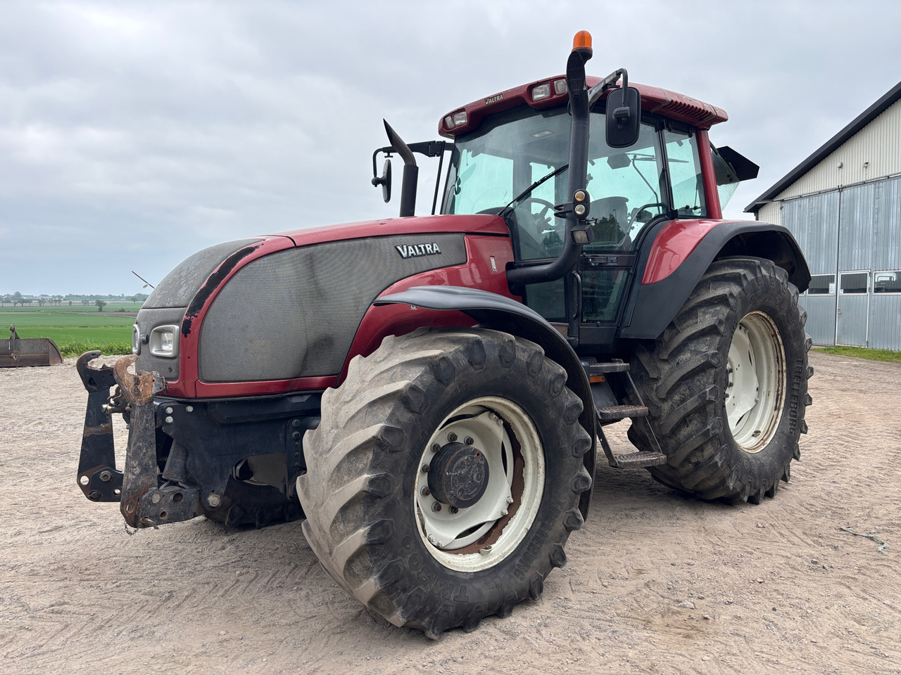 Valtra T160 - Farm tractor: picture 1 Valtra T160 - Farm tractor: picture 1