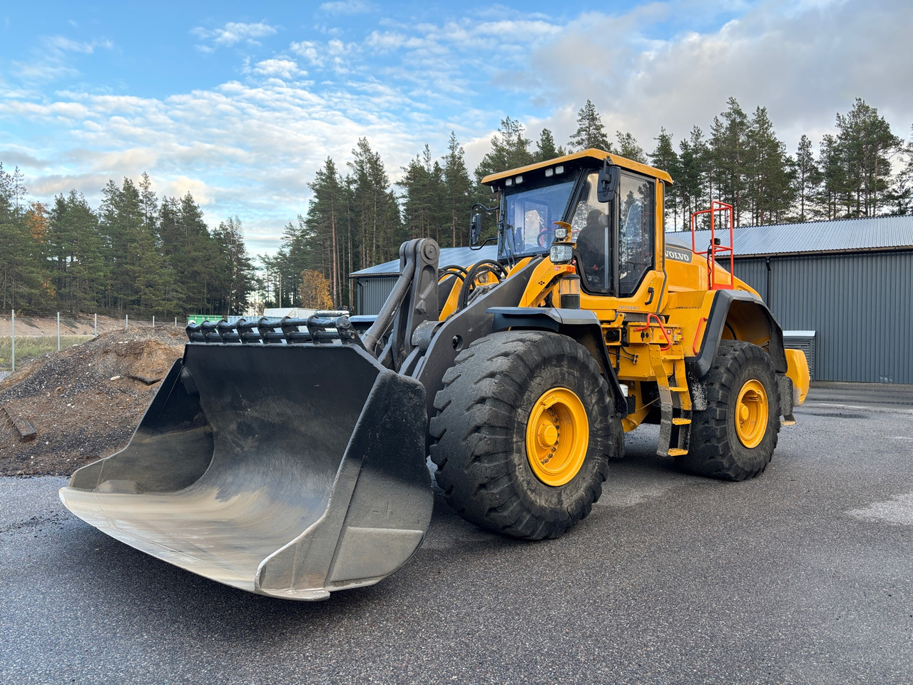 Volvo L180H - Wheel loader: picture 1 Volvo L180H - Wheel loader: picture 1