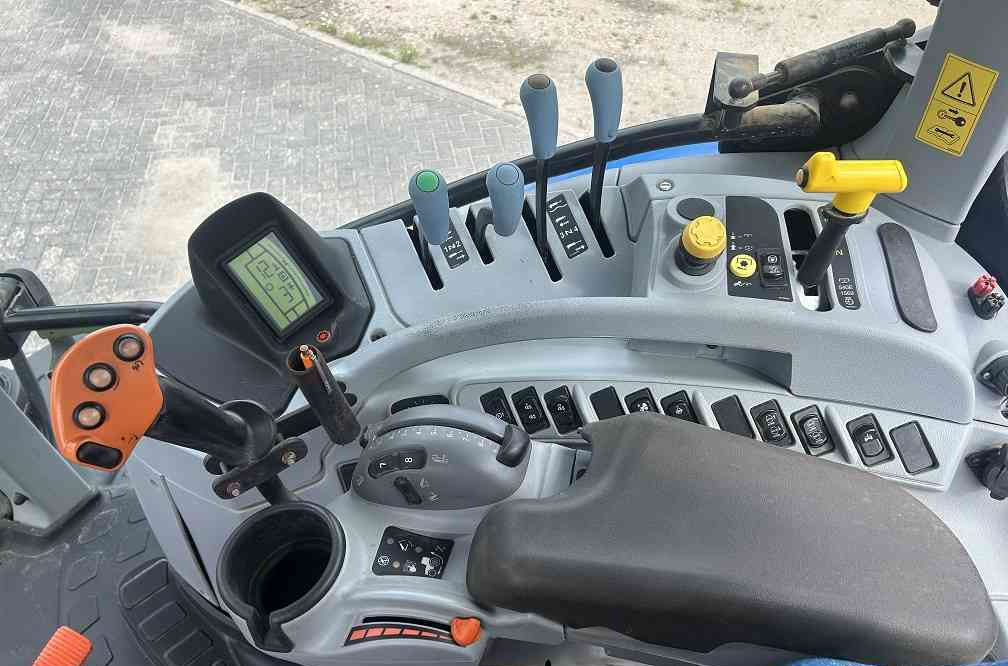 Farm tractor New Holland T7.260 pc: picture 6