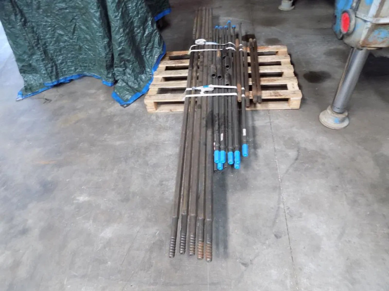 Diversen Sandvik Atlas copco Halco Drill Head rock bit 3.5 and 4 inch - Drilling rig: picture 4 Diversen Sandvik Atlas copco Halco Drill Head rock bit 3.5 and 4 inch - Drilling rig: picture 4