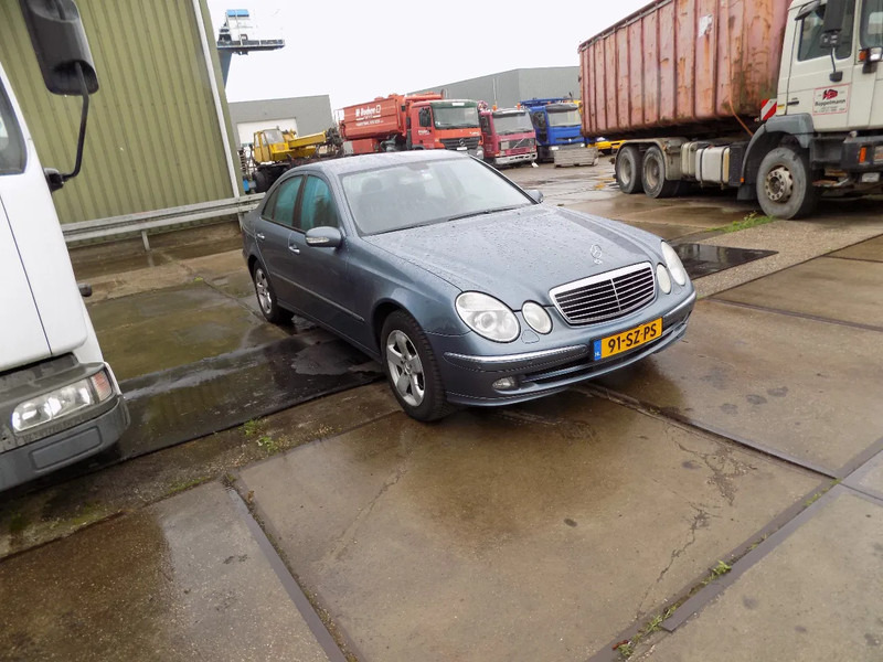 Mercedes-Benz E-Klasse 320 CDI sedan avantgarde - Car: picture 2 Mercedes-Benz E-Klasse 320 CDI sedan avantgarde - Car: picture 2