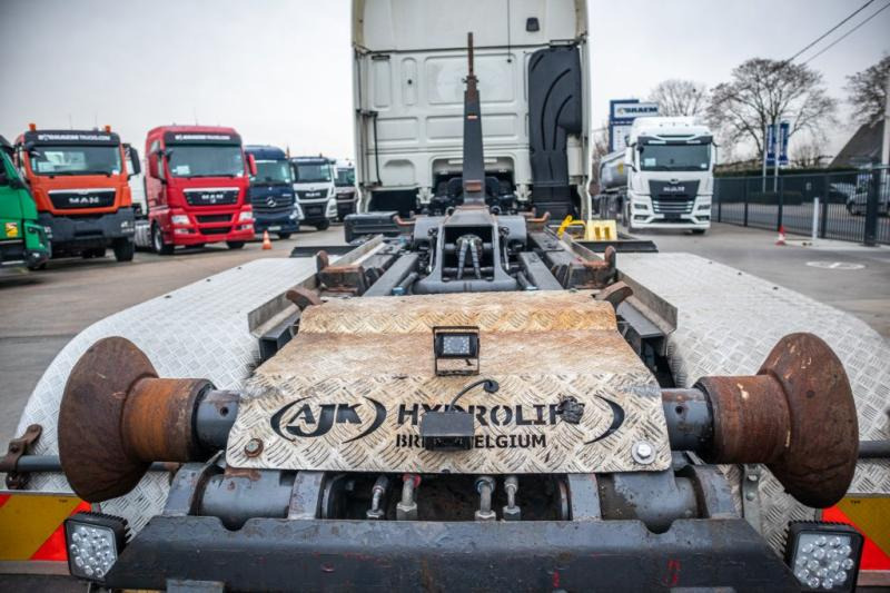 DAF XF 105.460 - AJK + intarder - Hook lift truck: picture 5 DAF XF 105.460 - AJK + intarder - Hook lift truck: picture 5