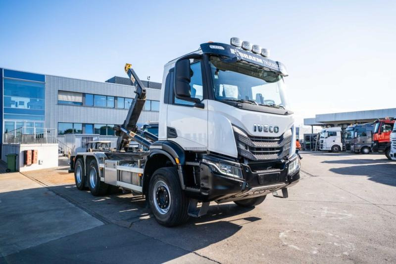Iveco X-WAY 460 - HYVA - 91000 KM - Hook lift truck: picture 2 Iveco X-WAY 460 - HYVA - 91000 KM - Hook lift truck: picture 2