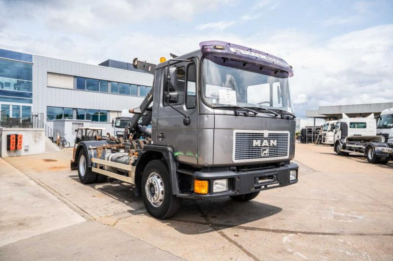 MAN 18.222 F - Hook lift truck: picture 2 MAN 18.222 F - Hook lift truck: picture 2
