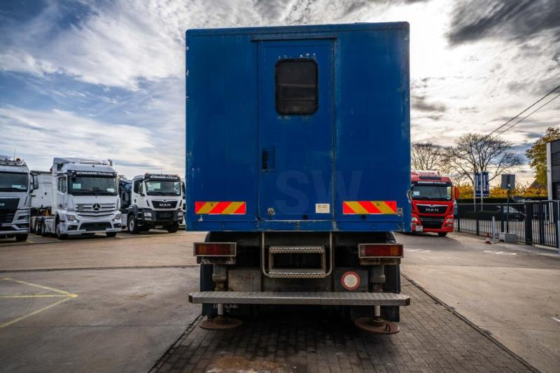 MAN TGA 33.363 FDAK- 6x6 + LABO - Box truck: picture 5 MAN TGA 33.363 FDAK- 6x6 + LABO - Box truck: picture 5