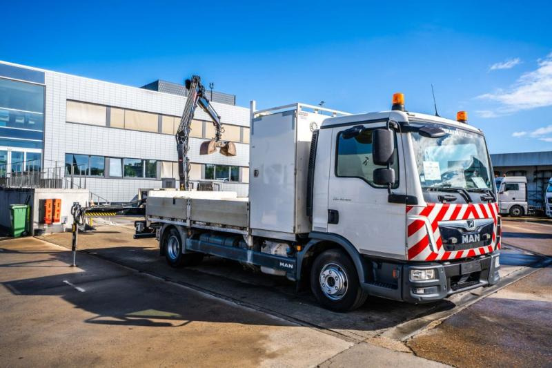 MAN TGL 12.190 BL + HIAB 055 D-1 HIDUO - Dropside/ Flatbed truck, Crane truck: picture 2 MAN TGL 12.190 BL + HIAB 055 D-1 HIDUO - Dropside/ Flatbed truck, Crane truck: picture 2