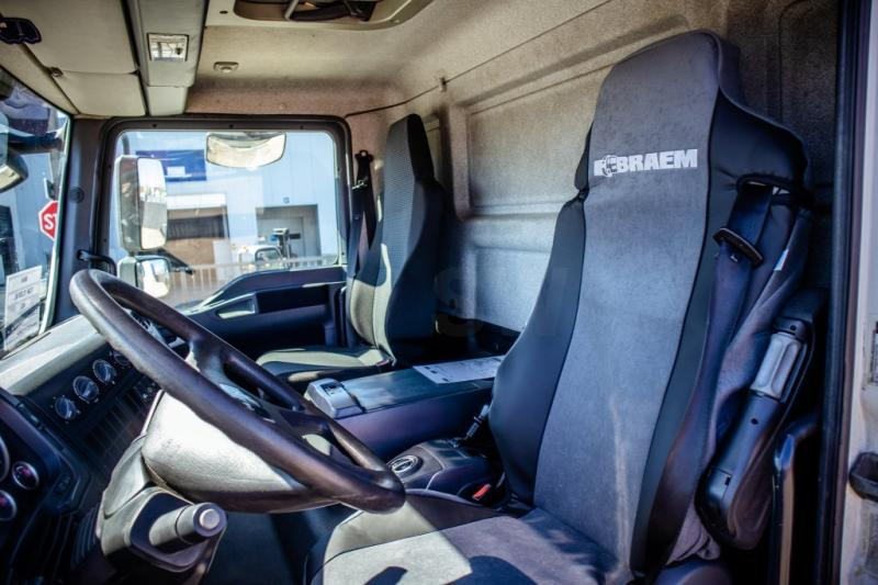 Interior photo 1: Box truck MAN TGM 18.250 BL -E5