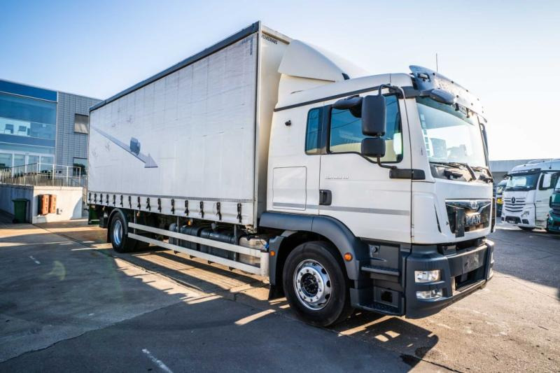 MAN TGM 18.340 BL+DHOLLANDIA - Curtain side truck: picture 2 MAN TGM 18.340 BL+DHOLLANDIA - Curtain side truck: picture 2
