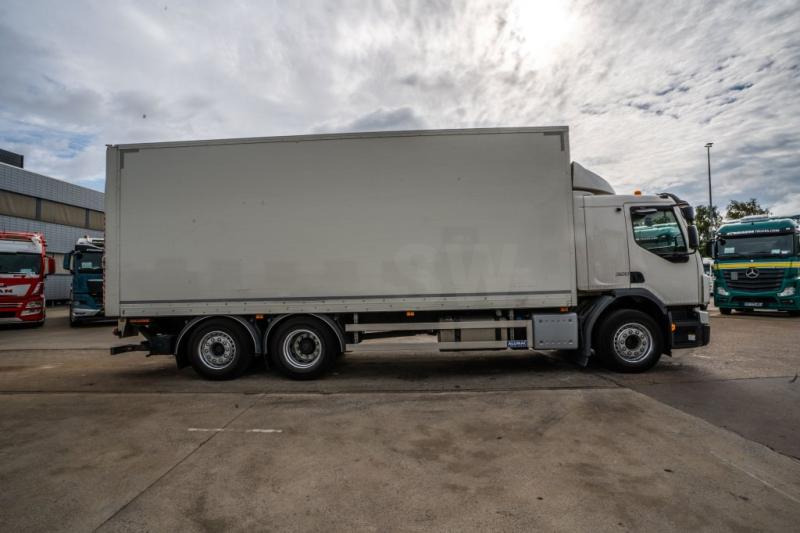 Volvo FE 320 -6X2 +DHOLLANDIA 2.5T- 194.400 KM - Box truck: picture 3 Volvo FE 320 -6X2 +DHOLLANDIA 2.5T- 194.400 KM - Box truck: picture 3