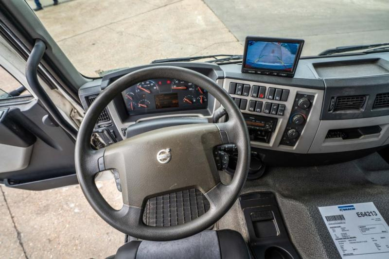 Box truck Volvo FE 320 -6X2 +DHOLLANDIA 2.5T- 194.400 KM: picture 8