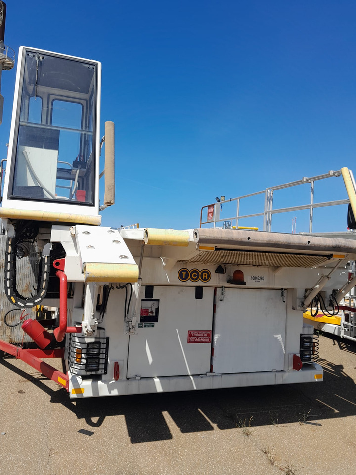 2PU1500 highloader - Aircraft cargo loader: picture 1 2PU1500 highloader - Aircraft cargo loader: picture 1