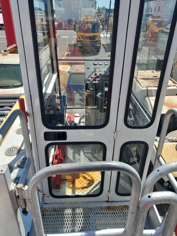 2PU1500 highloader - Aircraft cargo loader: picture 3 2PU1500 highloader - Aircraft cargo loader: picture 3