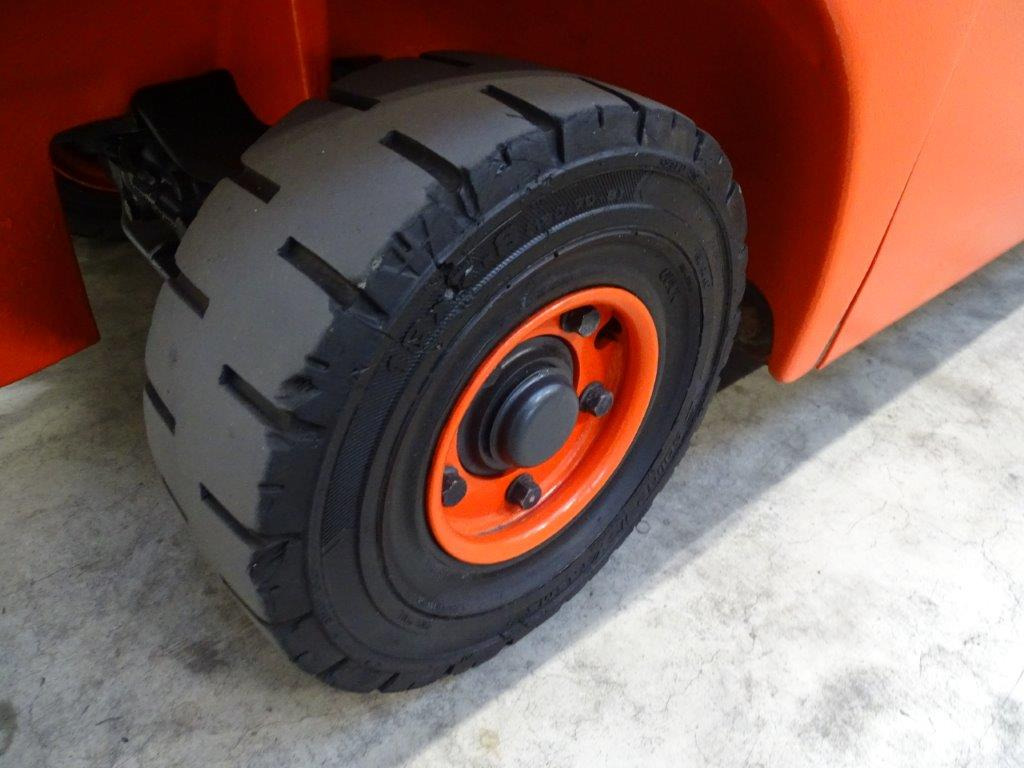 Linde H18D-01 - TRIPLEX - Diesel forklift: picture 2 Linde H18D-01 - TRIPLEX - Diesel forklift: picture 2