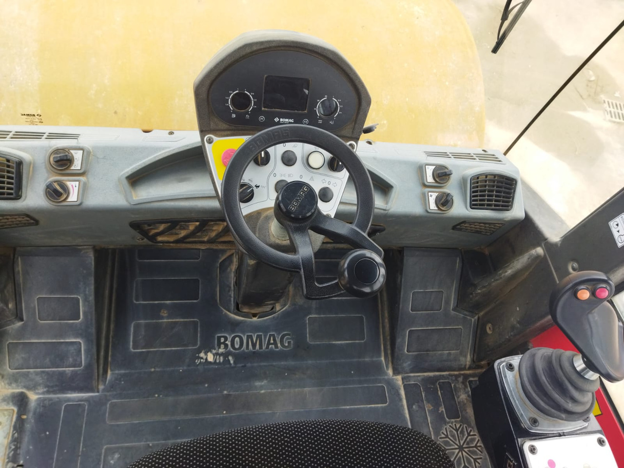 Compactor BOMAG BW216D5: picture 11 Compactor BOMAG BW216D5: picture 11