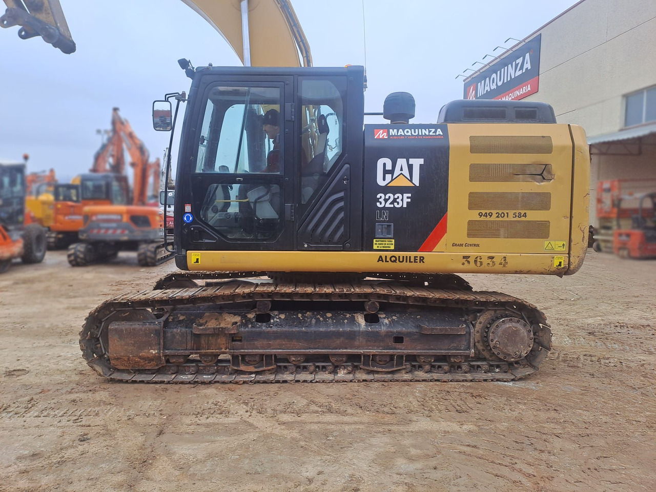 CATERPILLAR 323FLN IHC - Crawler excavator: picture 3 CATERPILLAR 323FLN IHC - Crawler excavator: picture 3