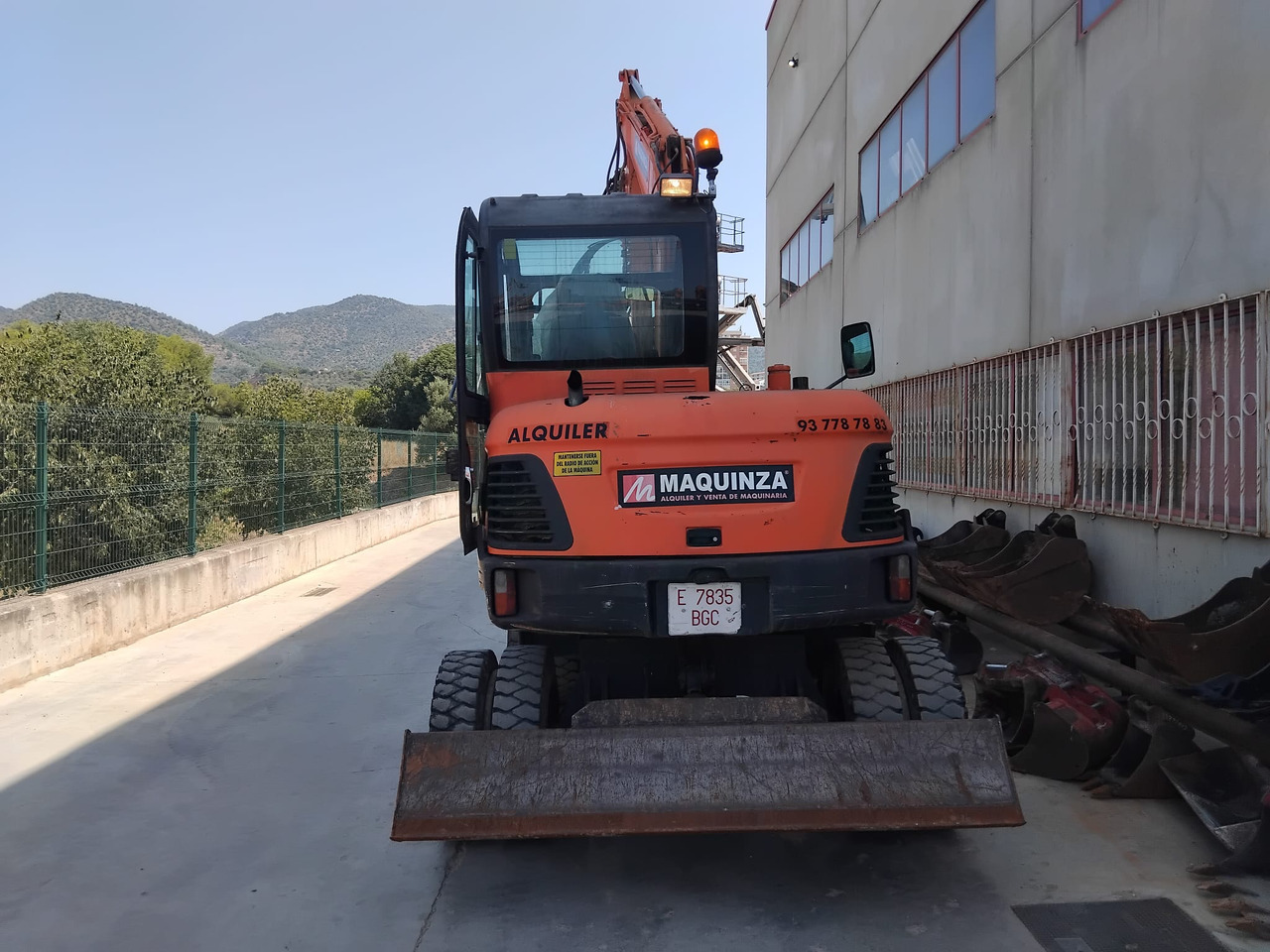 Mini excavator DOOSAN DX55W: picture 6